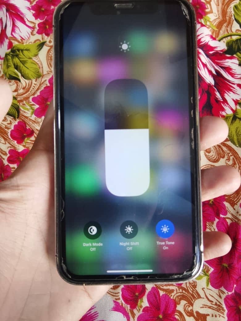 iPhone XR 3