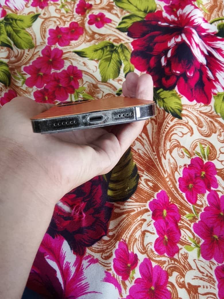 iPhone XR 5
