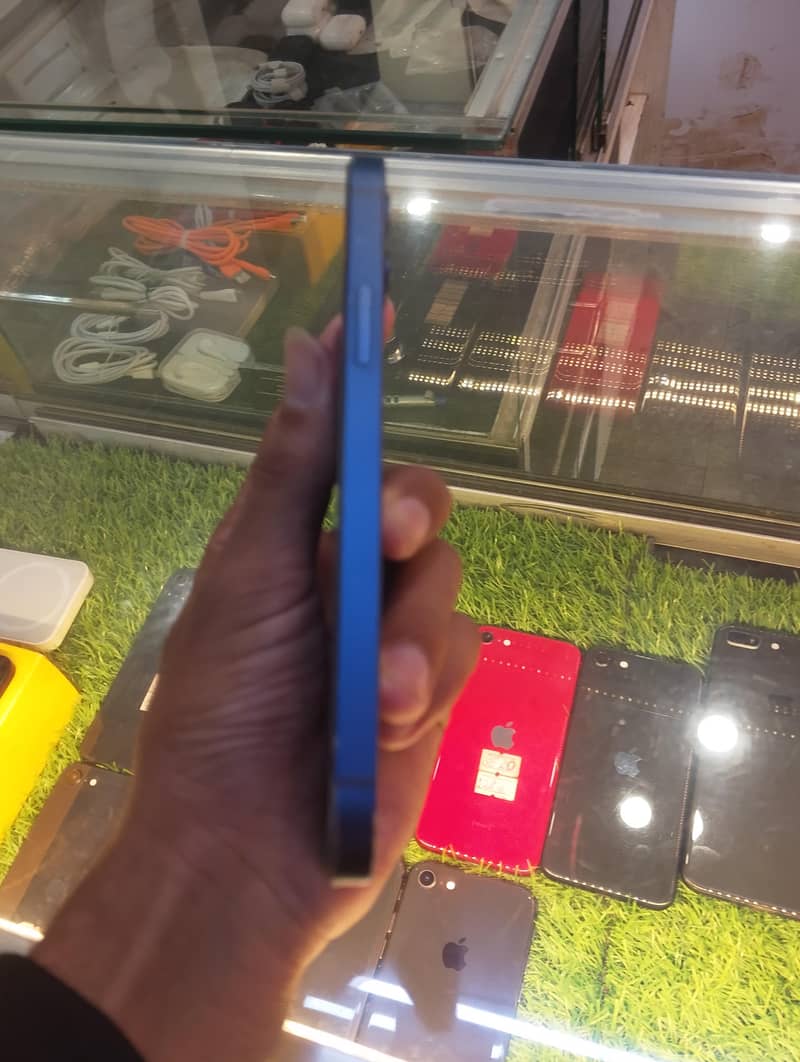 Apple iPhone 12 1