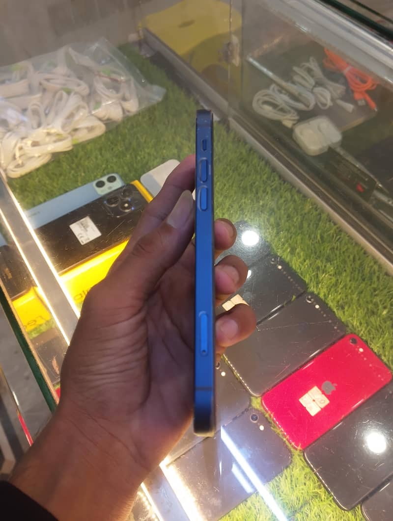 Apple iPhone 12 2