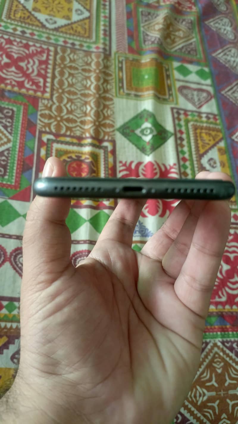 Apple iPhone 8 Plus 3
