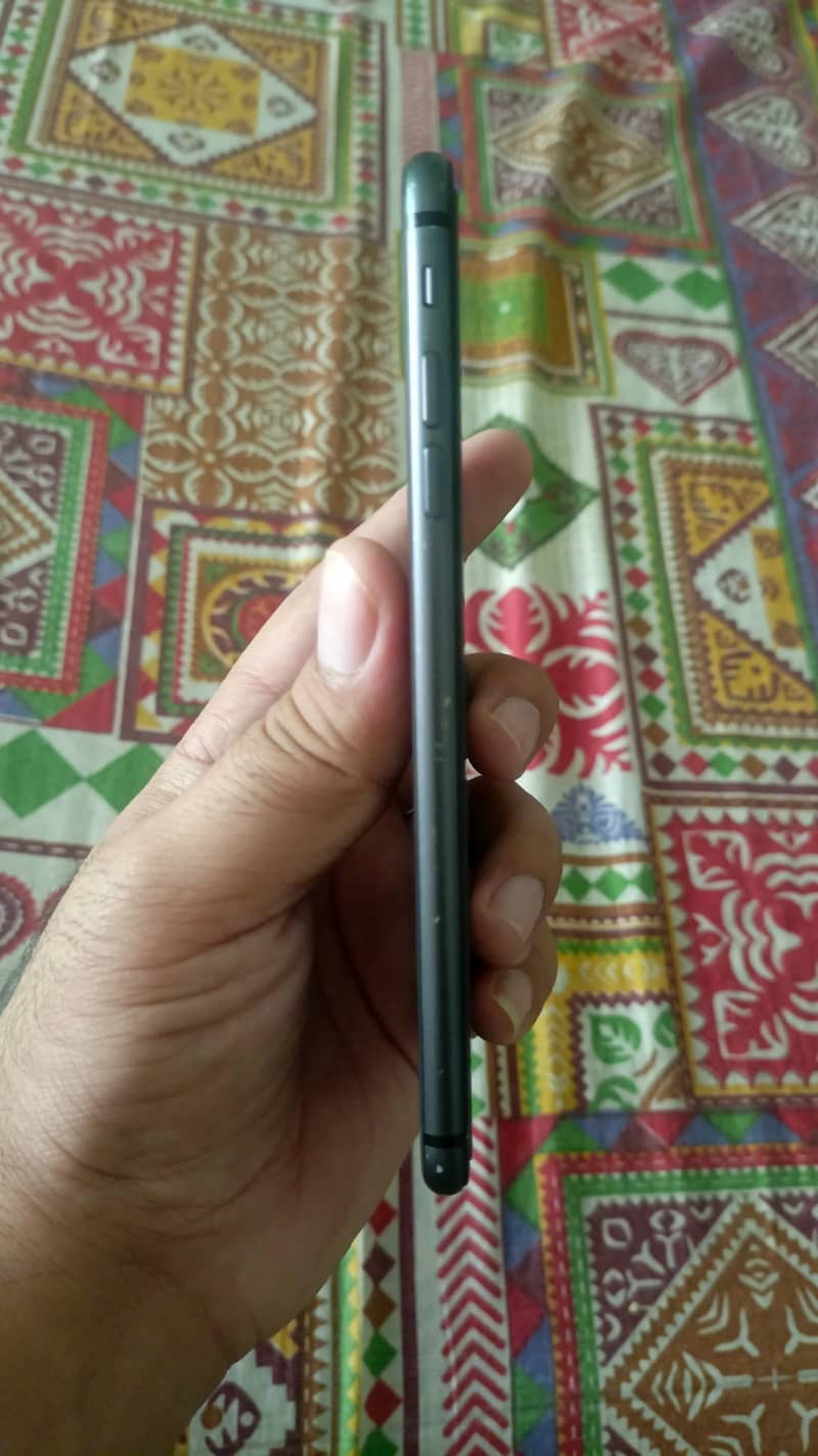 Apple iPhone 8 Plus 4