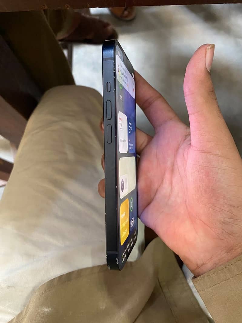 Apple iPhone 14 3