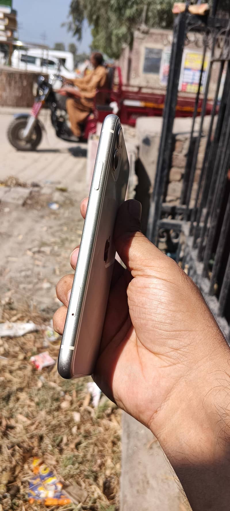 Apple iPhone 11 3