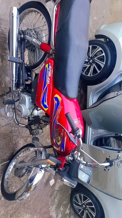 United 2022 Model Red Bike for Sale - Islamabad Registered!