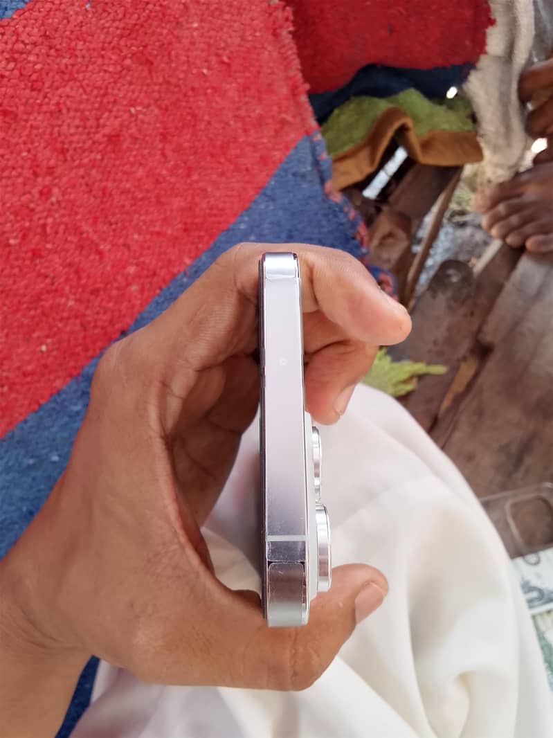 Apple iPhone 14 Pro Max 3