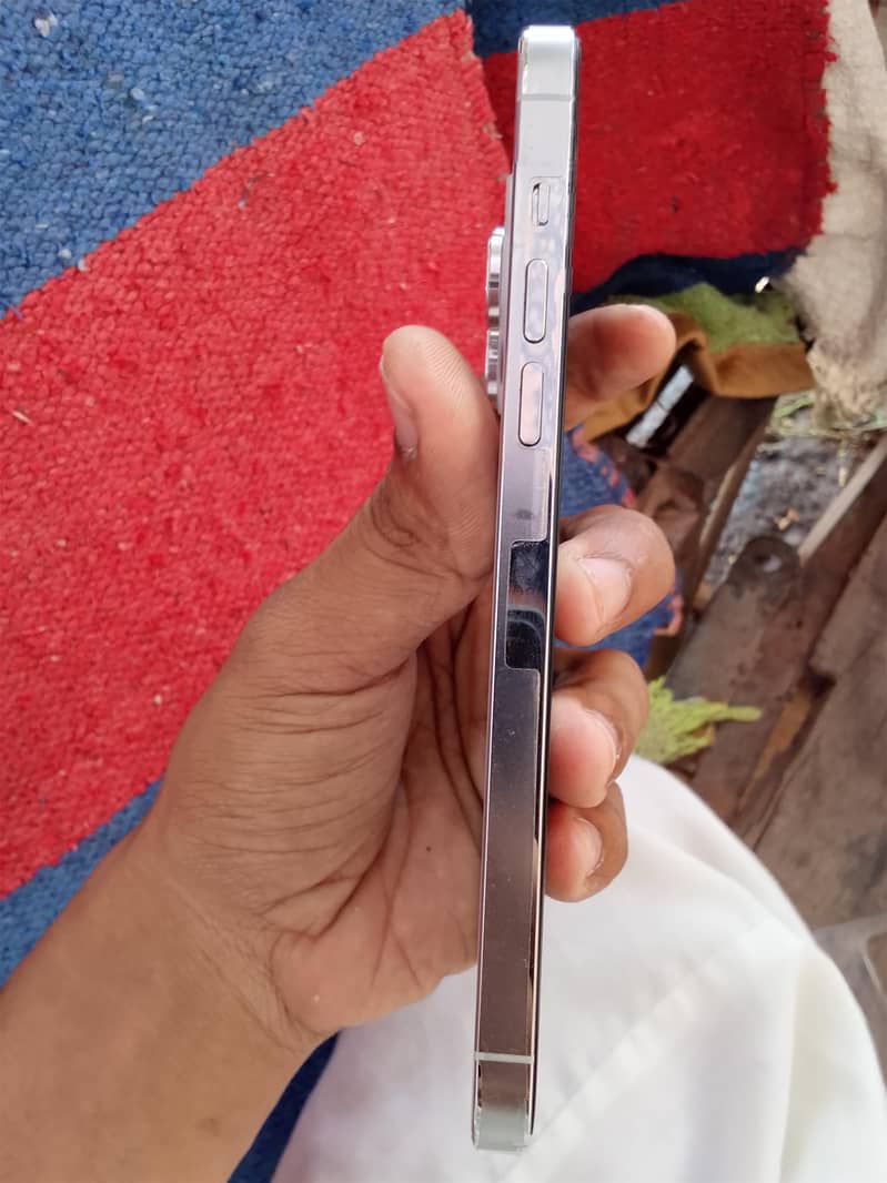 Apple iPhone 14 Pro Max 4