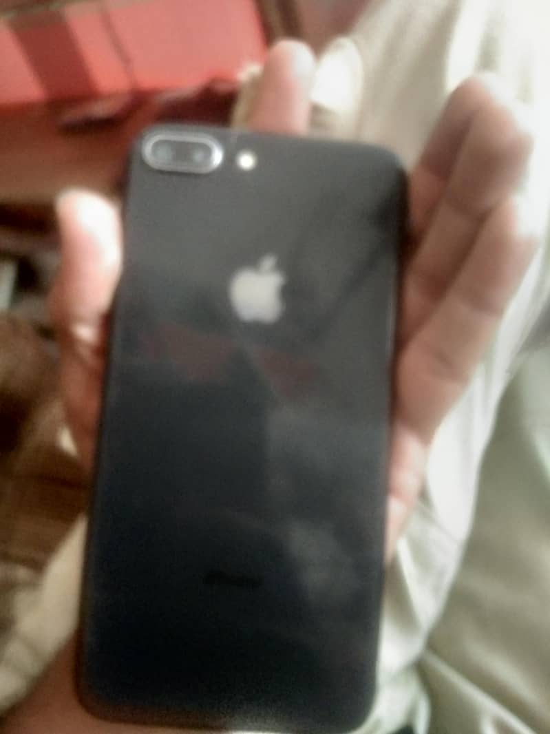 Apple iPhone 8 Plus 1