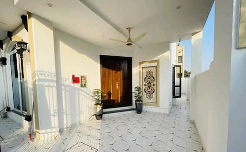 DHA 9 Town House Sized 5 Marla For sale