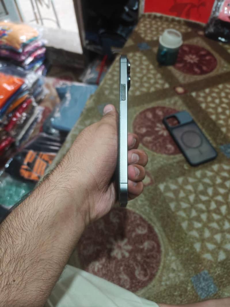 Apple iPhone 13 Pro Max 2