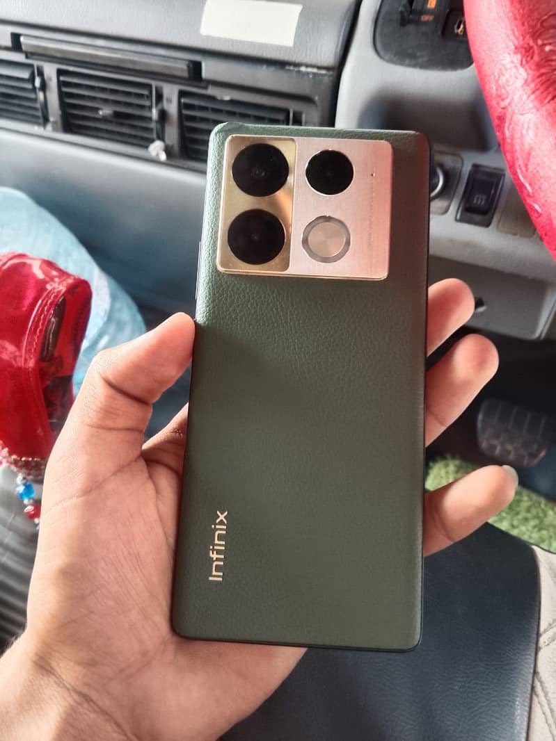 Infinix Note 40 Pro 4