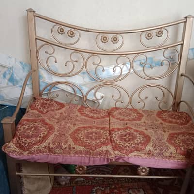 iron Wala sofa ha bilkul saf ha 03175644153