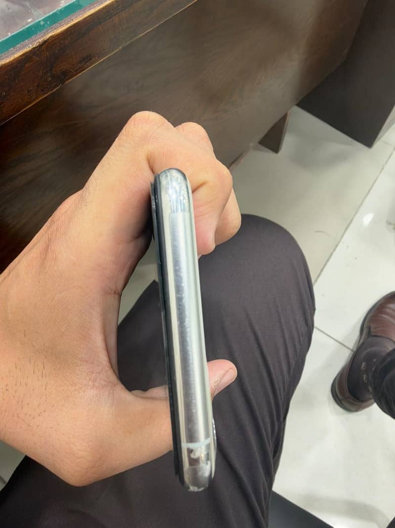 Apple iPhone 11 Pro Max 64GB 2