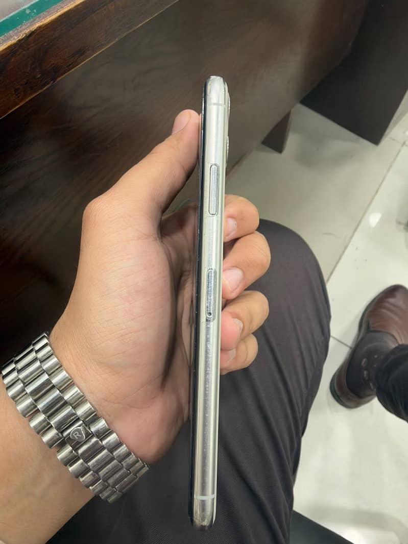Apple iPhone 11 Pro Max 64GB 5