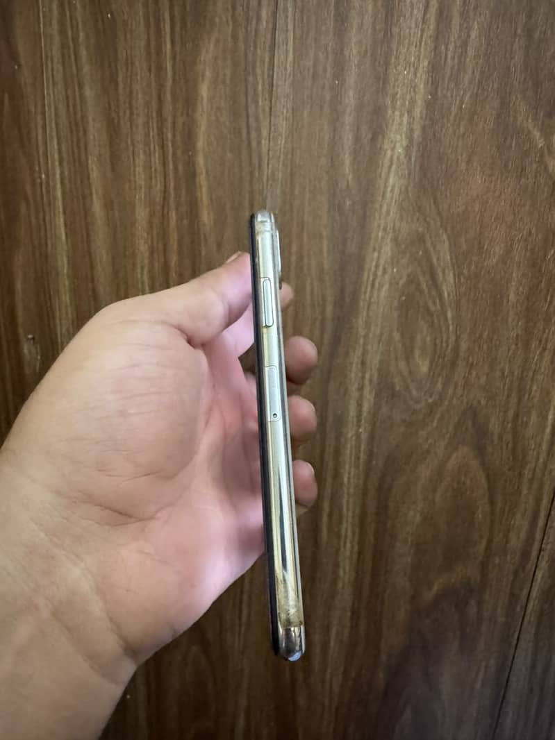 Apple iPhone X 3