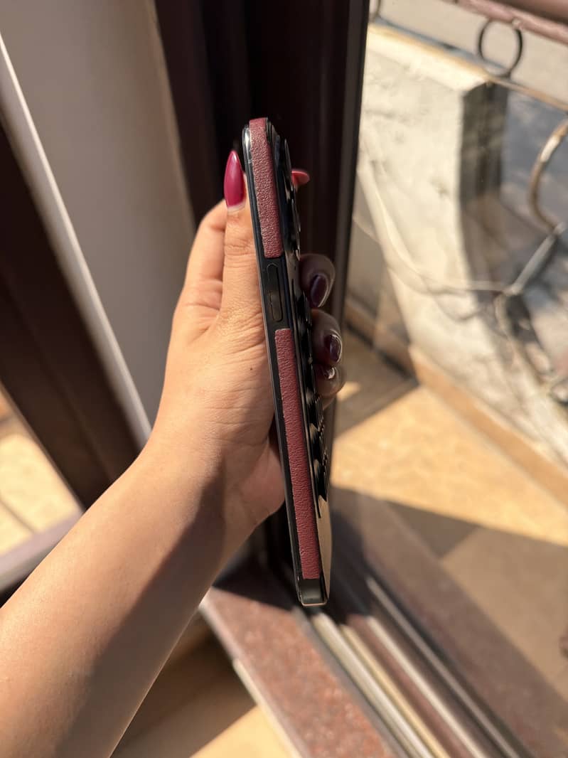 Apple iPhone 15 Pro Max 2