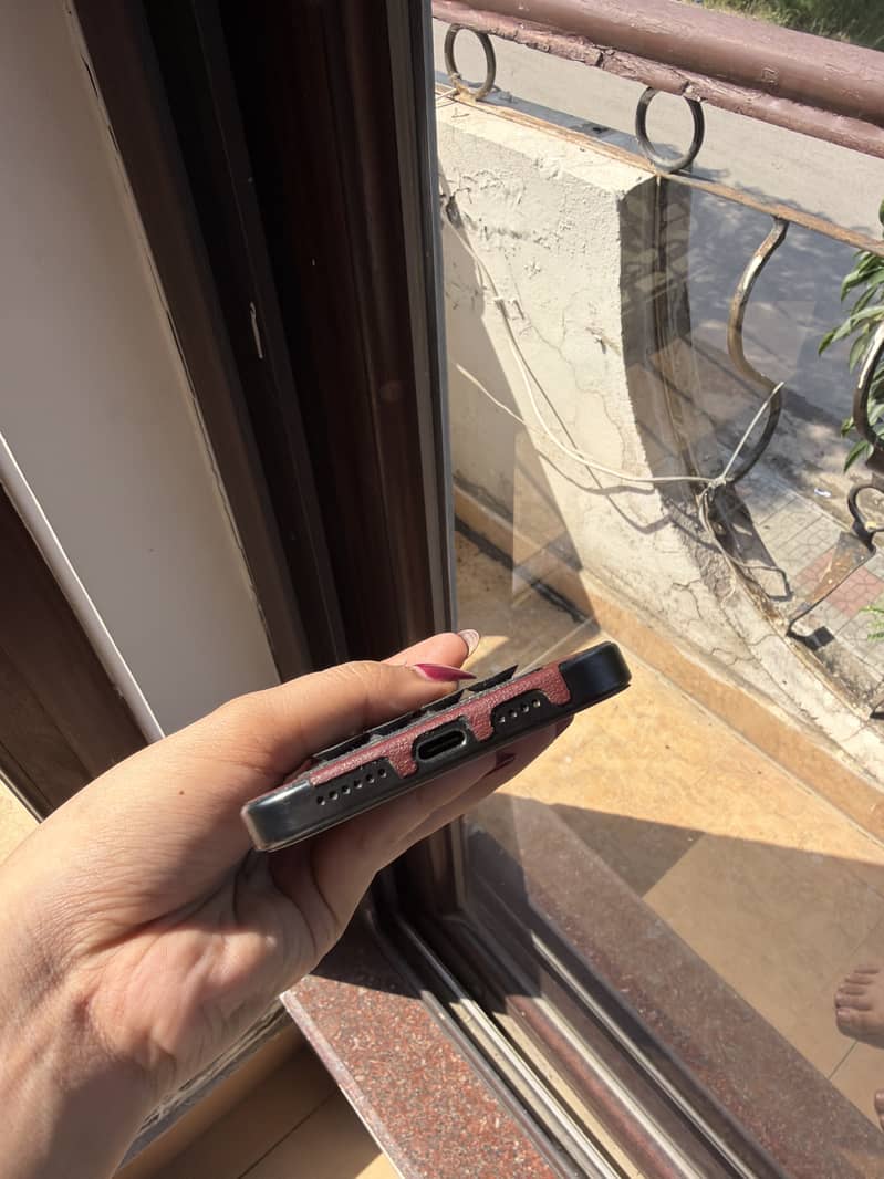 Apple iPhone 15 Pro Max 4