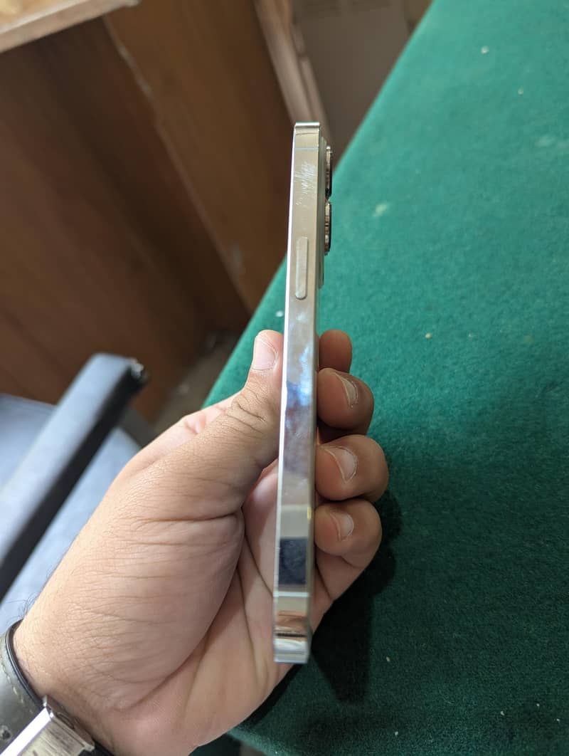 Apple iPhone 13 Pro 2