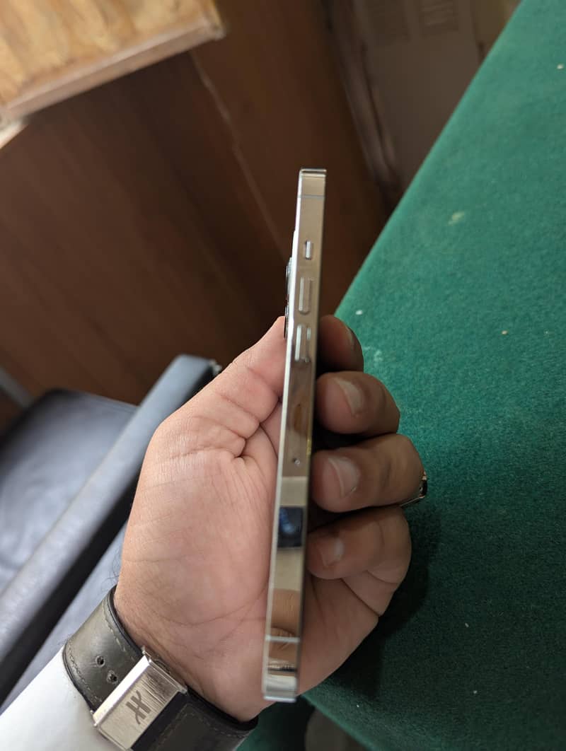 Apple iPhone 13 Pro 3