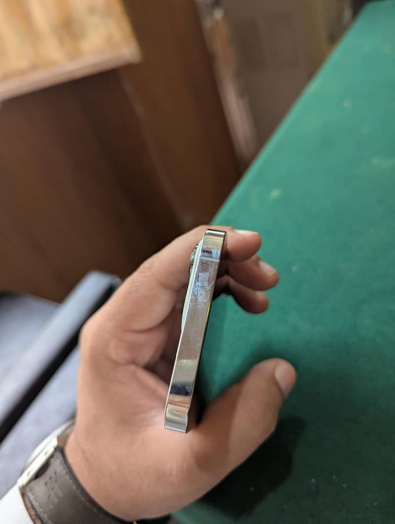 Apple iPhone 13 Pro 4