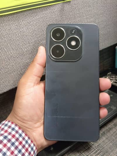Tecno Spark 20 8gb ram 256gb memory complete box