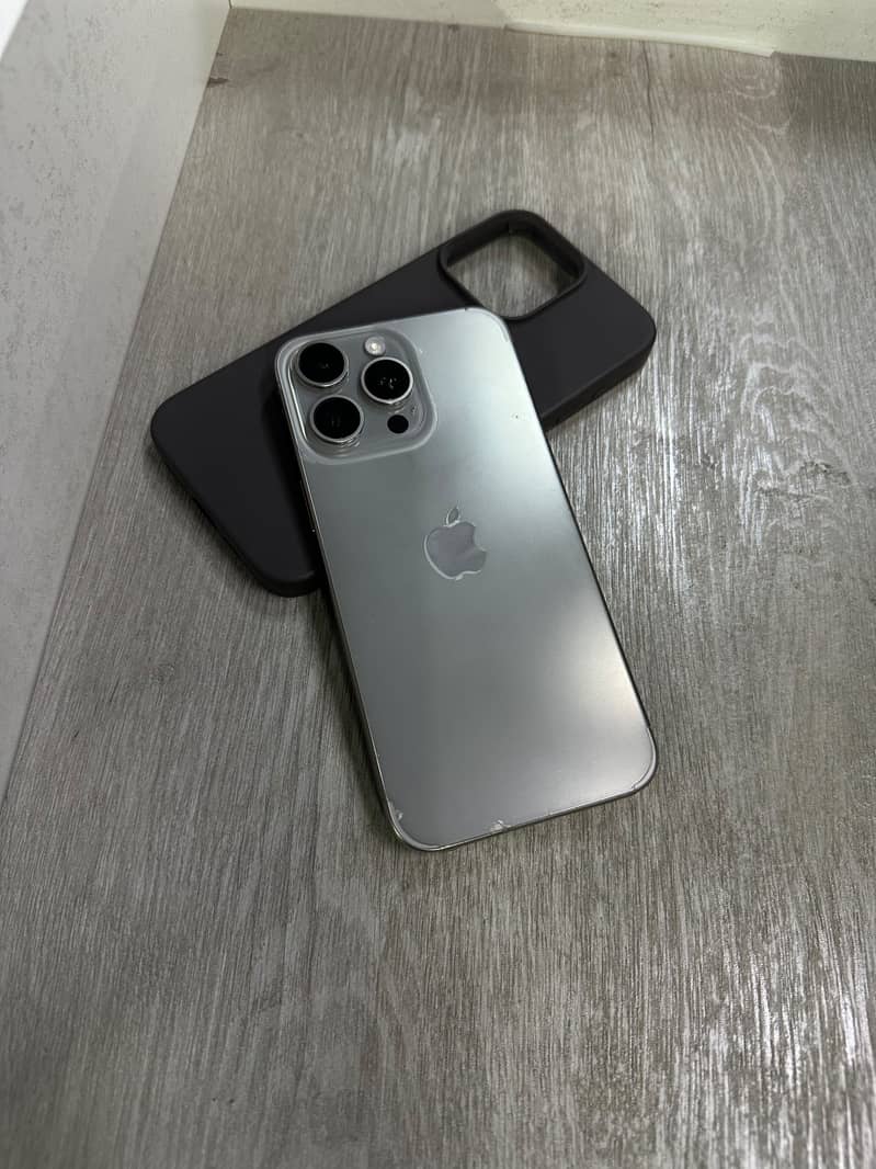 Apple iPhone 15 Pro Max 1