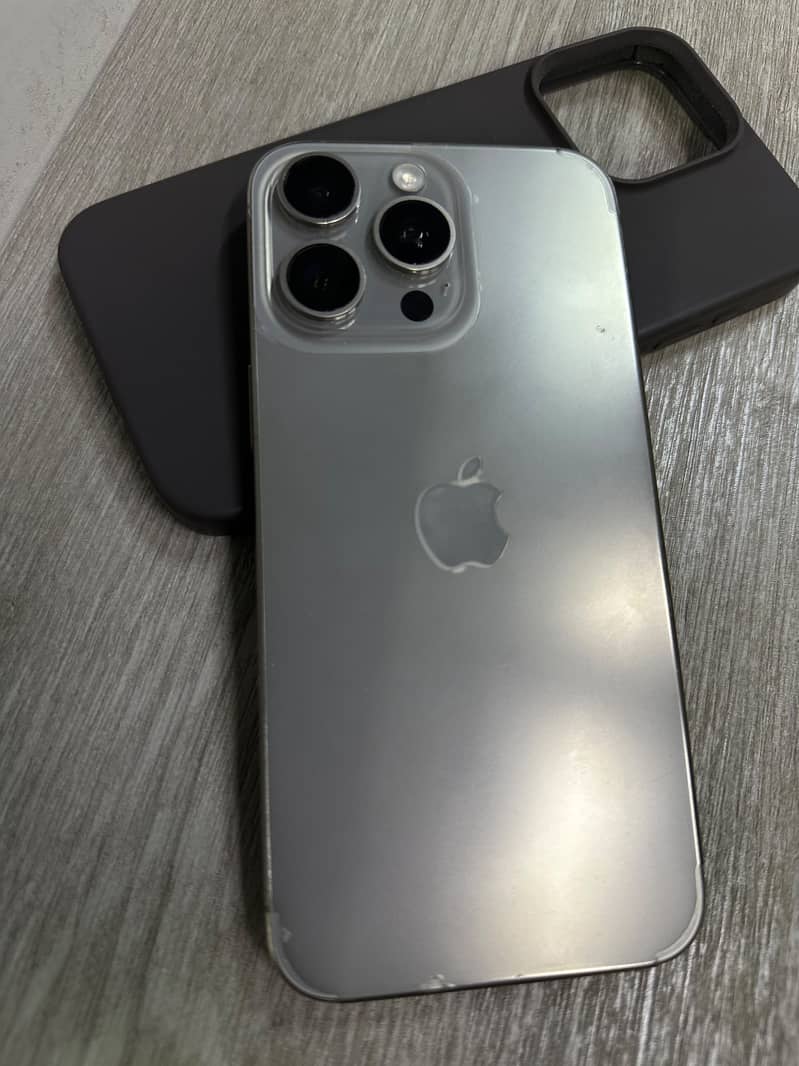 Apple iPhone 15 Pro Max 2