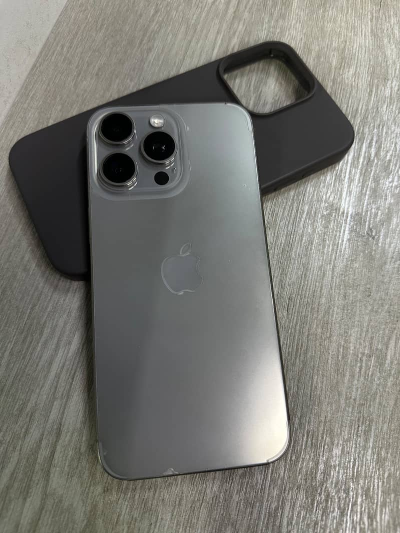 Apple iPhone 15 Pro Max 3