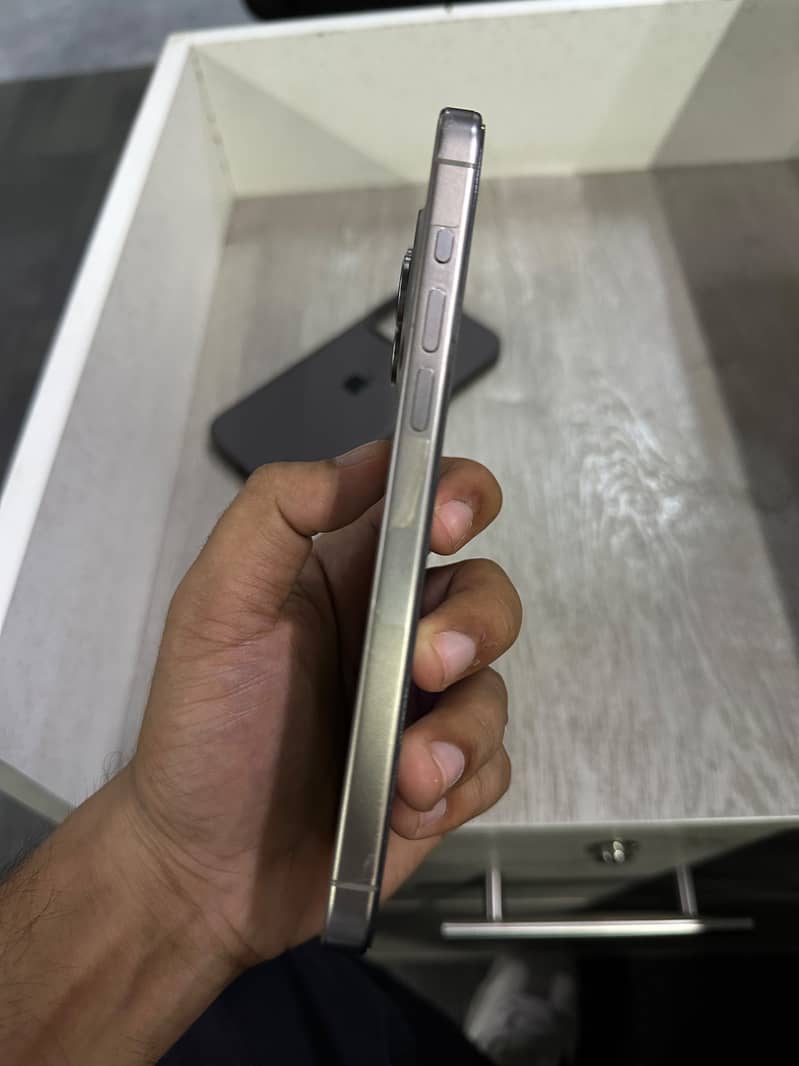 Apple iPhone 15 Pro Max 5