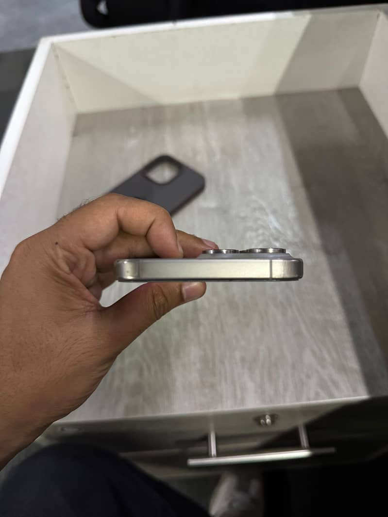 Apple iPhone 15 Pro Max 9