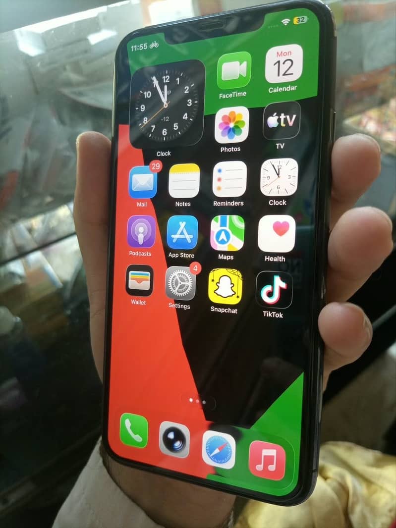 Apple iPhone 11 Pro Max 4