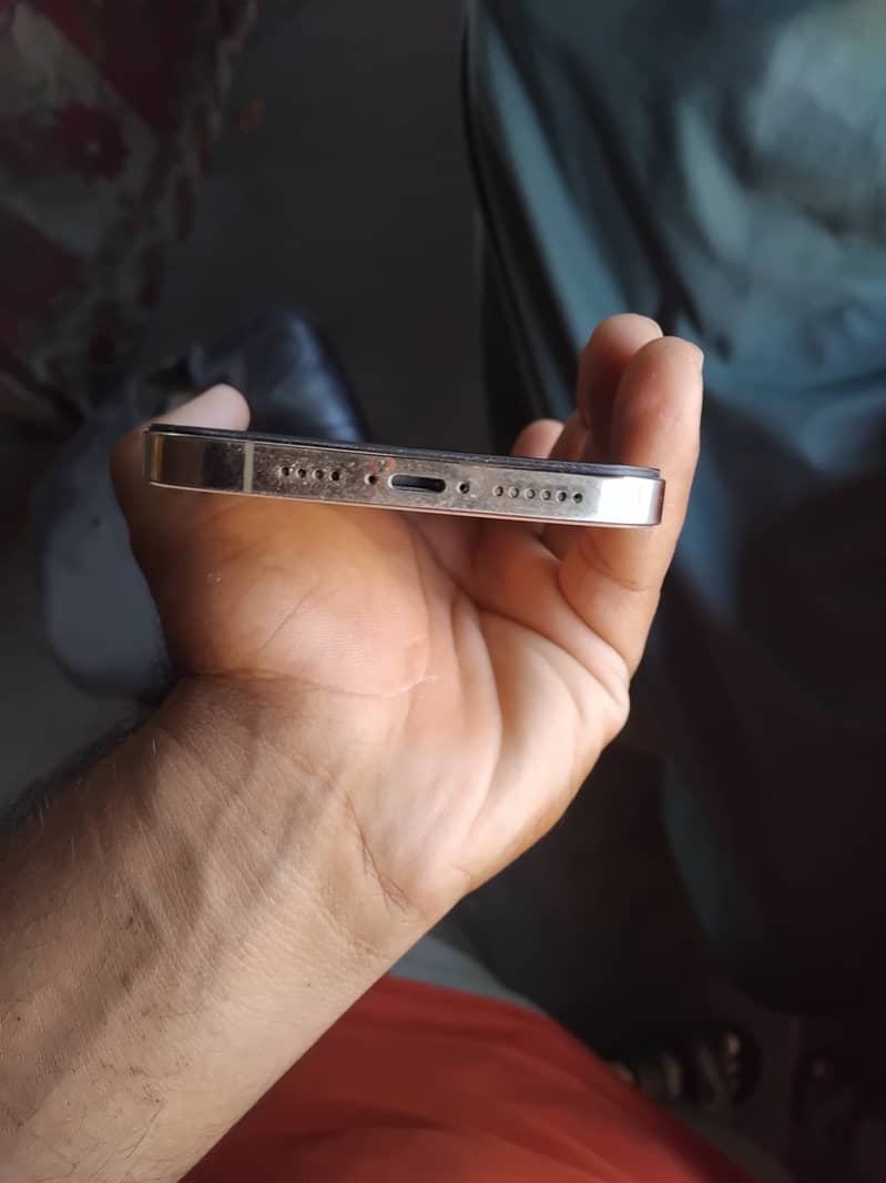 Apple iPhone 12 Pro Max 4