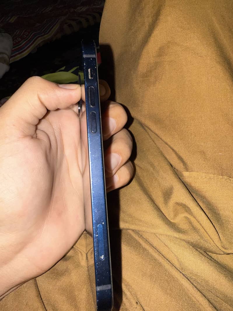 Apple iPhone 12 3
