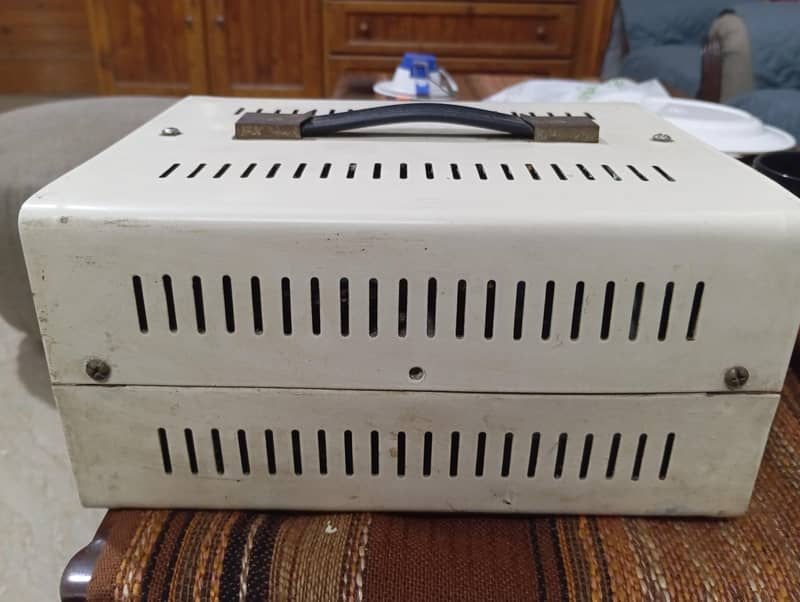 General 2000 watt stabilizer 1