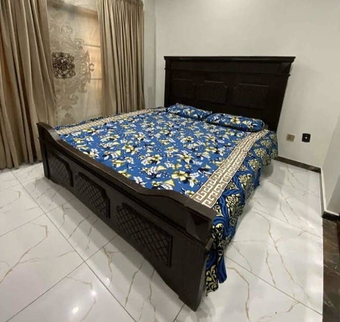 King size bed 0
