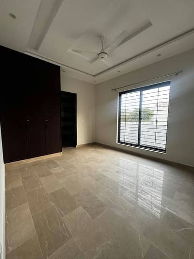1 BED NN FURNISHED APERTMENT FOR RENT IN BAHRIA TOWN LAHORE
