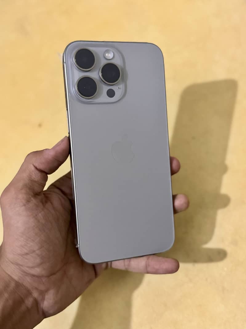 Apple iPhone 15 Pro Max 0