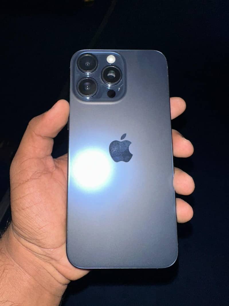 Apple iPhone 15 Pro Max 1
