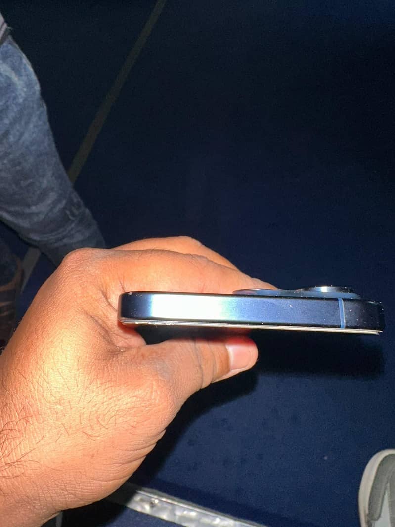 Apple iPhone 15 Pro Max 3