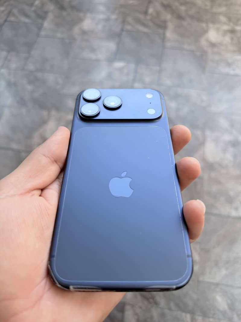 Apple iPhone 17 Pro Max 4