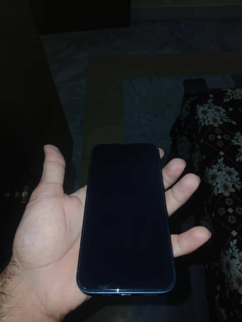 Apple iPhone 13 5
