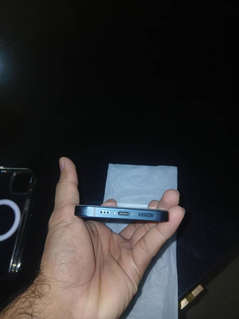 Apple iPhone 13 6