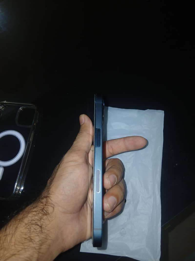 Apple iPhone 13 8