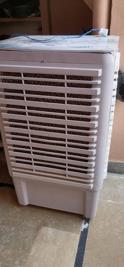 385 ward ki solar palet or Ac Dc colar hy 3 manth use kiya hy