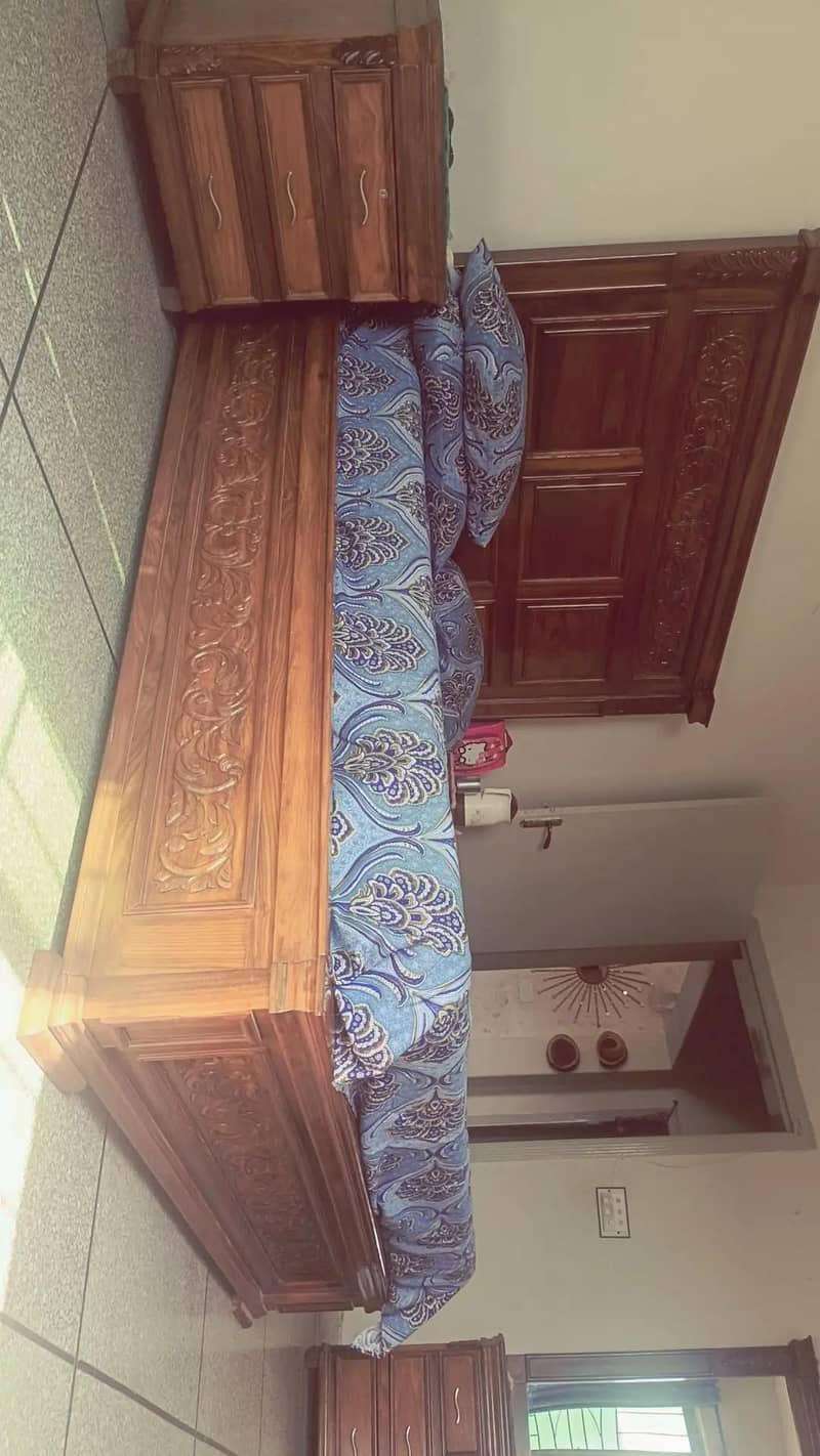 King size bed 1