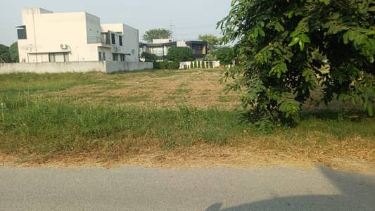 Prime 1 kanal plot at very attractive location, Sector G, DHA phase,6 Lahore.