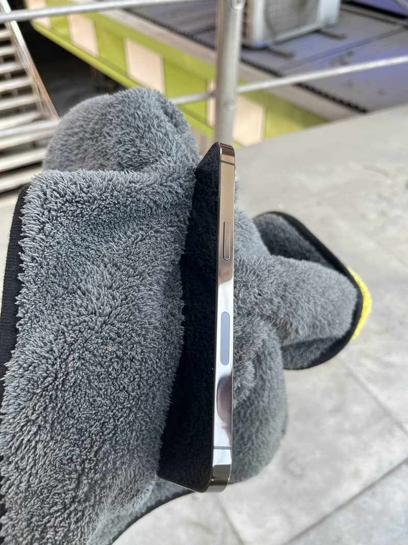 Apple iPhone 13 Pro 2
