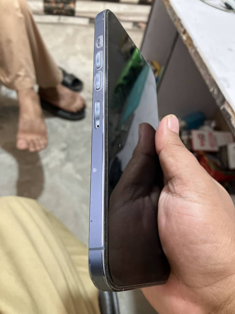 Apple iPhone 13 Pro Max 2