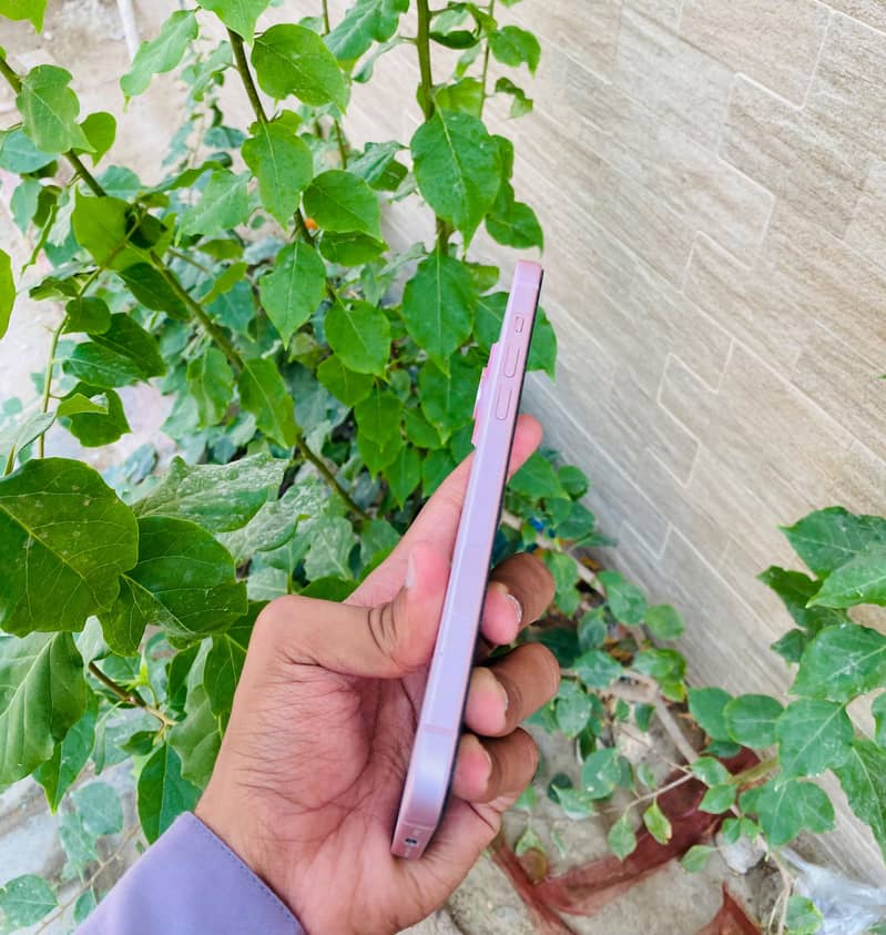 Apple iPhone 15 plus 4