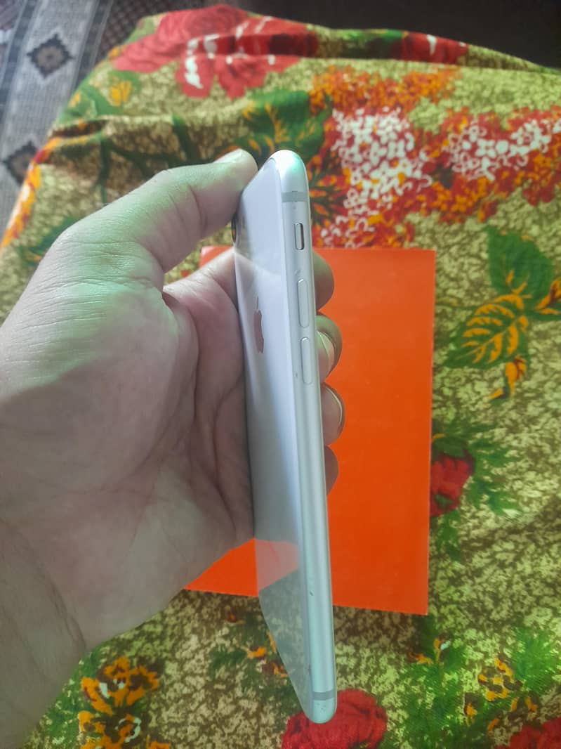 Apple iPhone 8 3